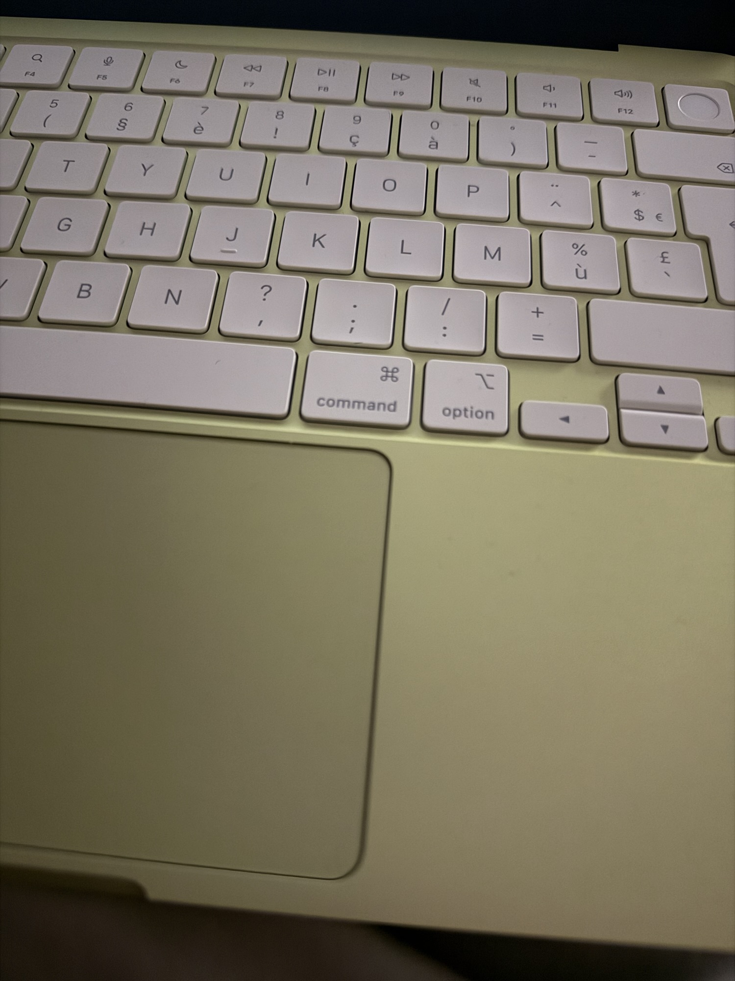 Le MacBook Neo : le clavier sans rétroéclairage, vraiment un problème ?